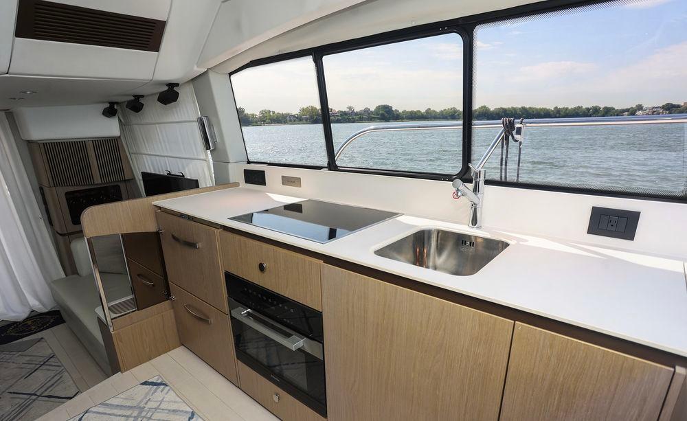 53' 2023 Azimut Fly 50