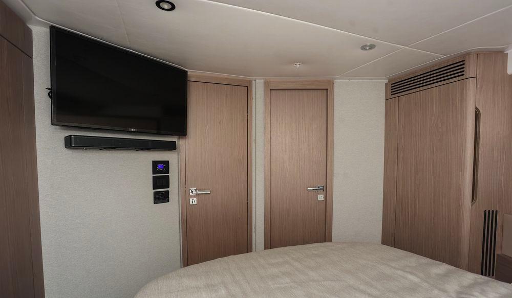53' 2023 Azimut Fly 50