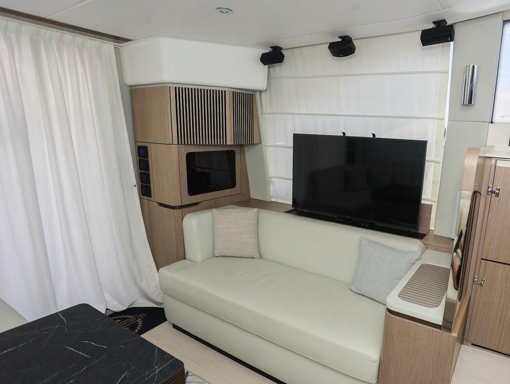 53' 2023 Azimut Fly 50