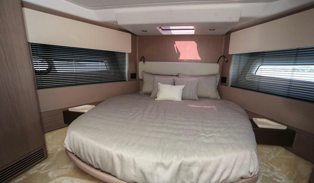 53' 2023 Azimut Fly 50