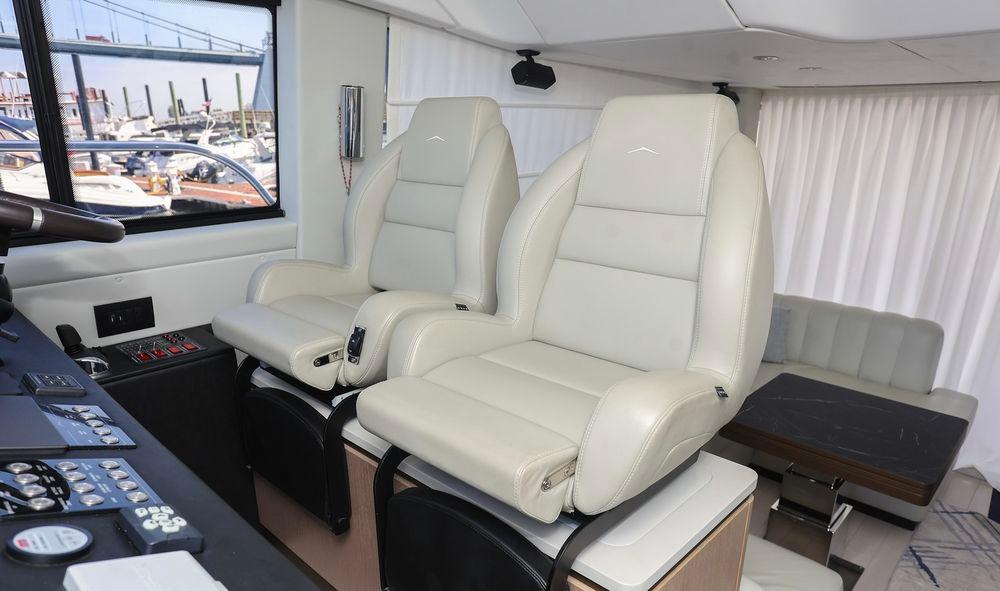 53' 2023 Azimut Fly 50