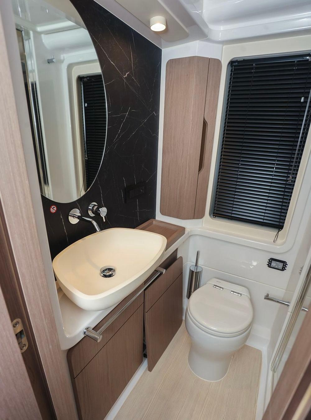 53' 2023 Azimut Fly 50