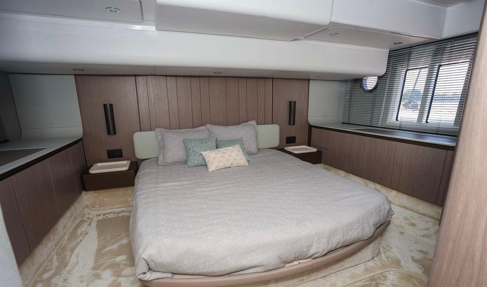 53' 2023 Azimut Fly 50
