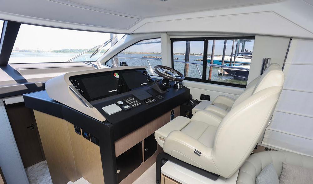 53' 2023 Azimut Fly 50
