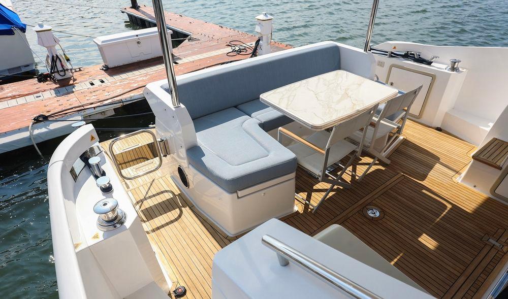 53' 2023 Azimut Fly 50