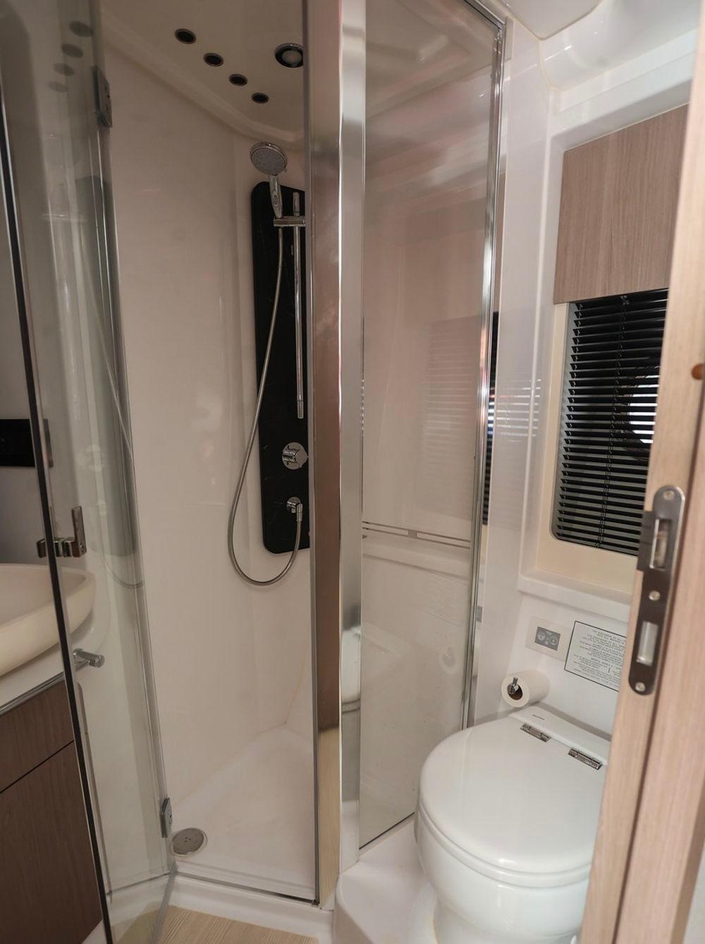 53' 2023 Azimut Fly 50