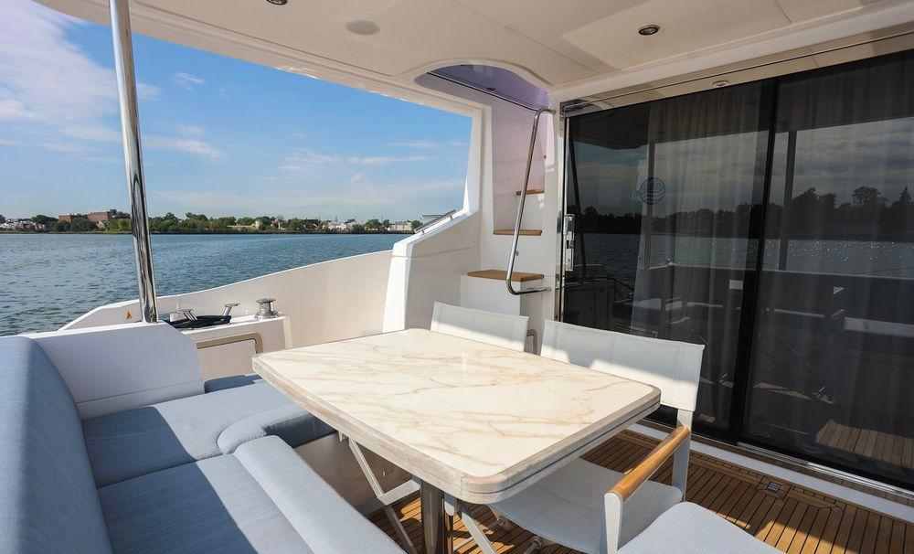 53' 2023 Azimut Fly 50