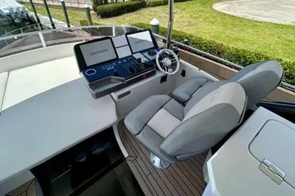 66' 2024 Aicon Vivere
