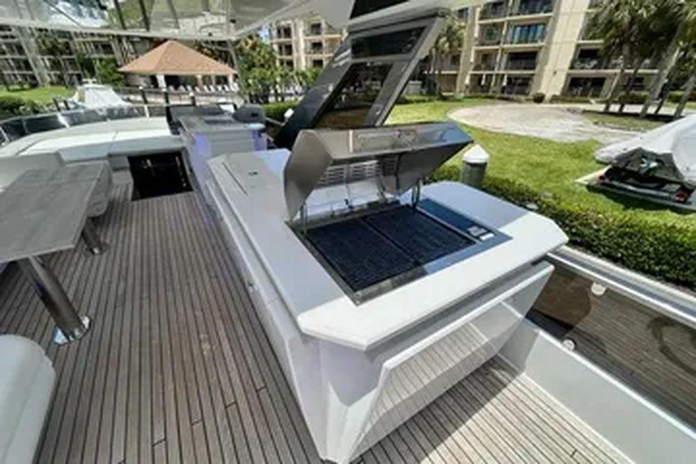 66' 2024 Aicon Vivere