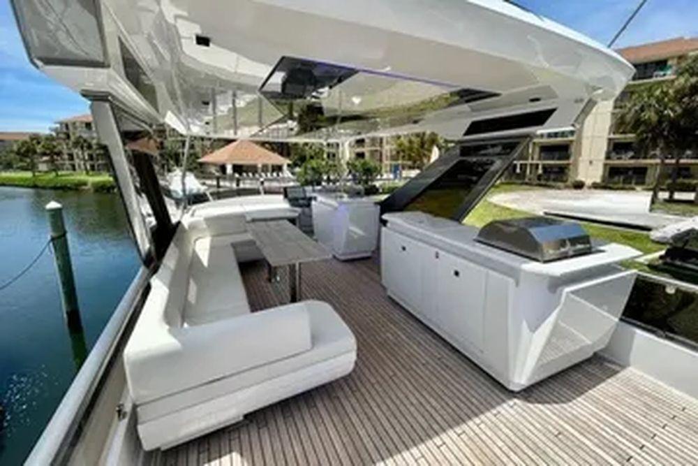 66' 2024 Aicon Vivere