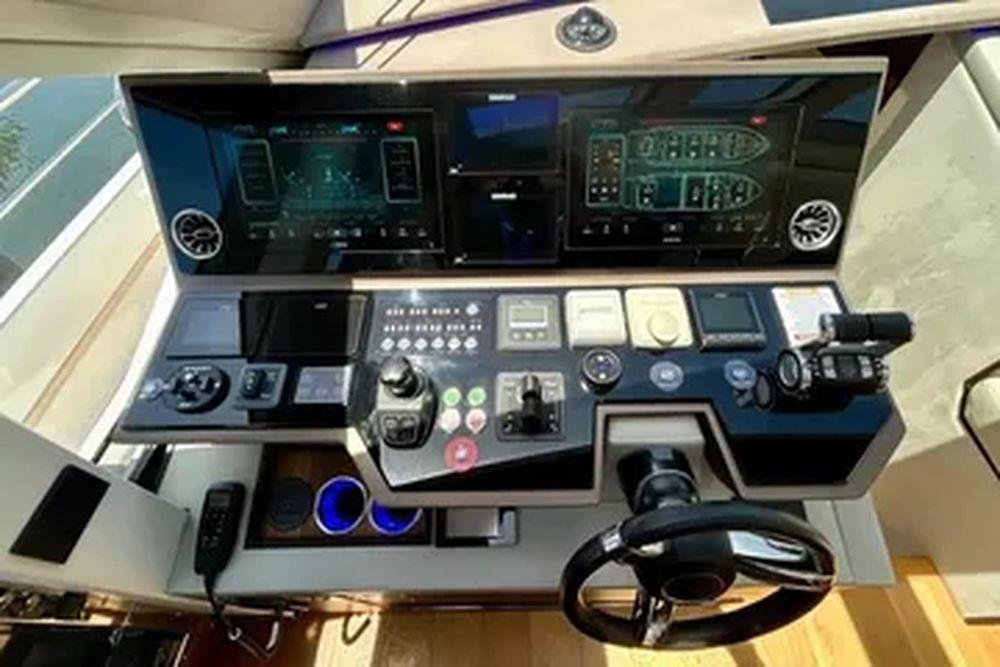 66' 2024 Aicon Vivere