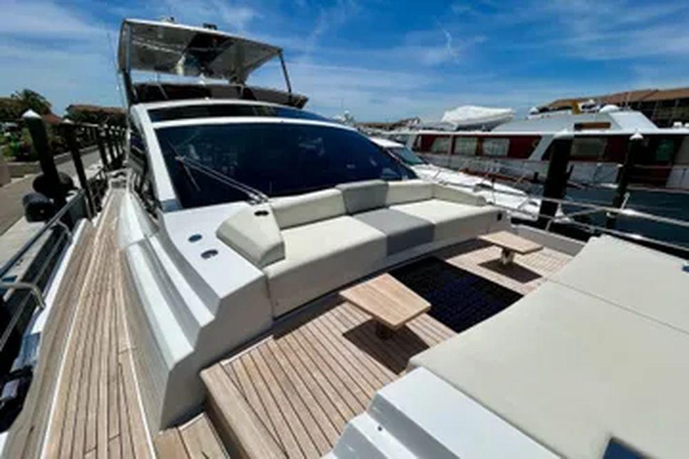66' 2024 Aicon Vivere