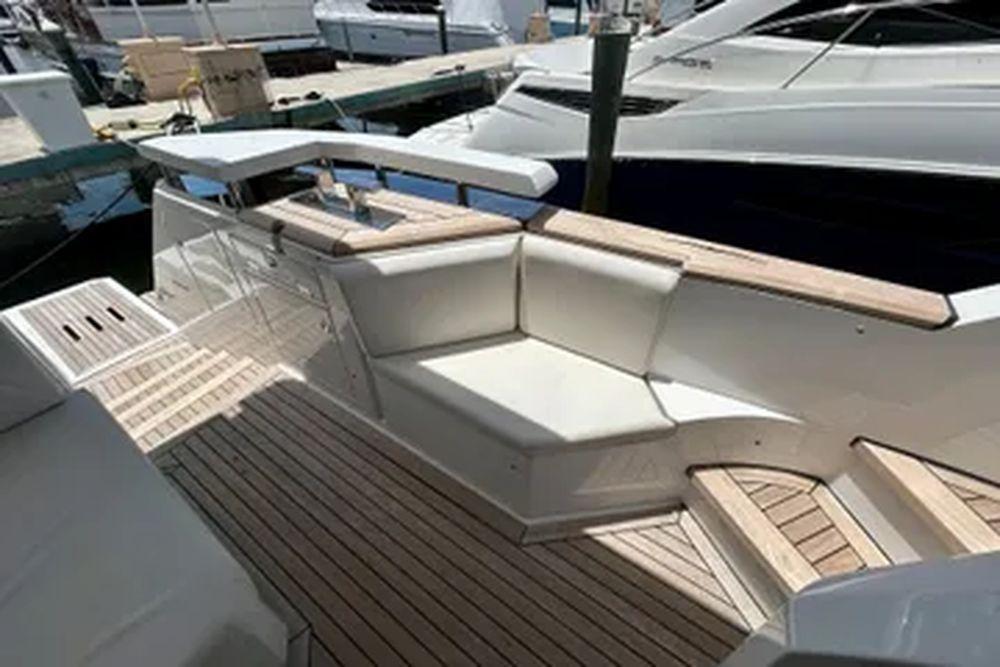 66' 2024 Aicon Vivere