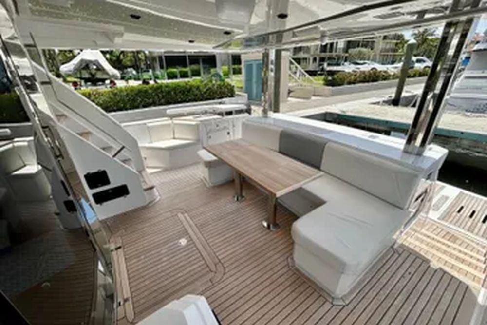 66' 2024 Aicon Vivere