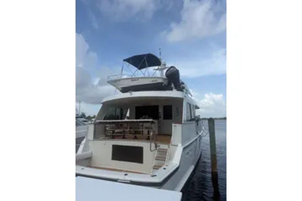 67' 1990 Hatteras 67 Cockpit Motor Yacht