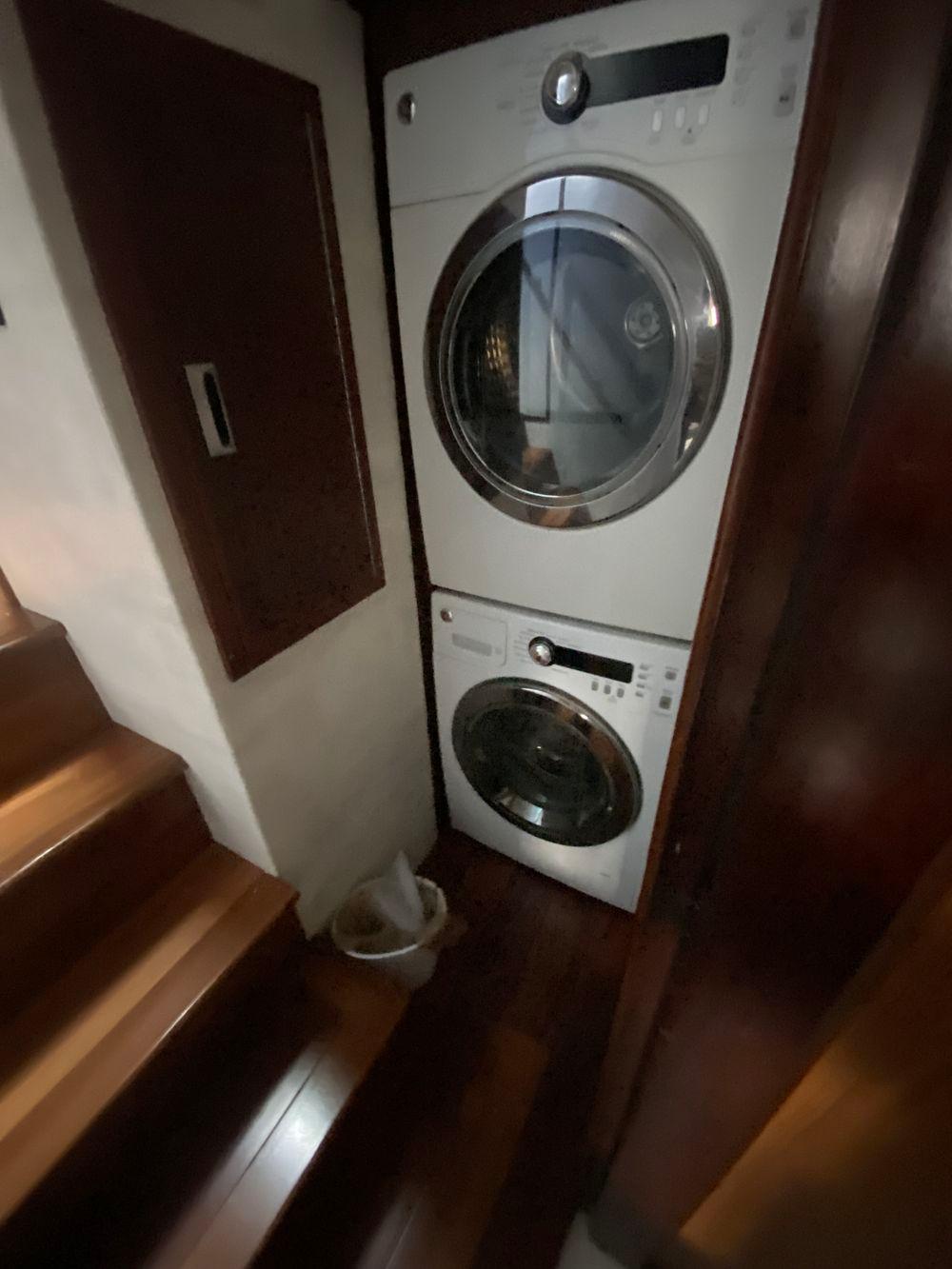 67' 1990 Hatteras 67 Cockpit Motor Yacht