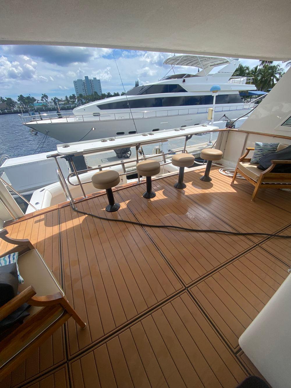 67' 1990 Hatteras 67 Cockpit Motor Yacht