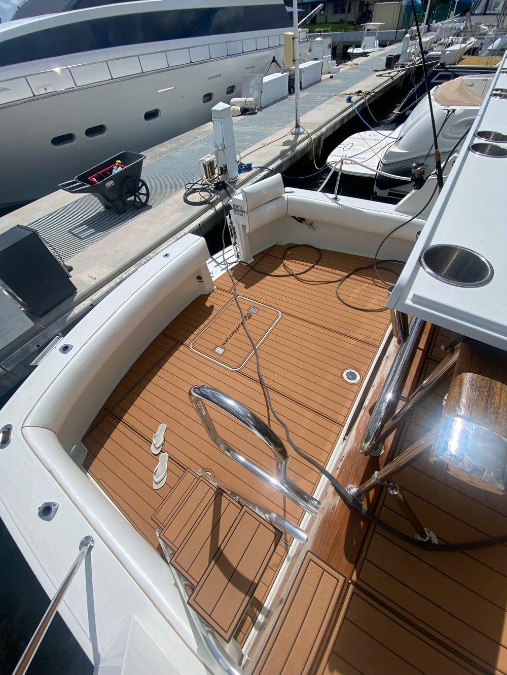 67' 1990 Hatteras 67 Cockpit Motor Yacht