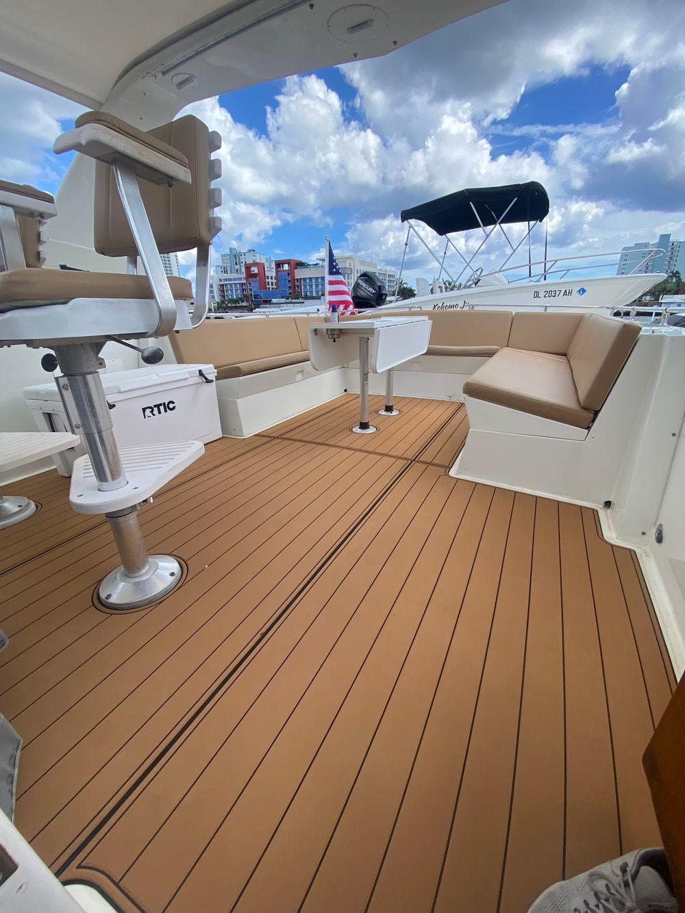 67' 1990 Hatteras 67 Cockpit Motor Yacht