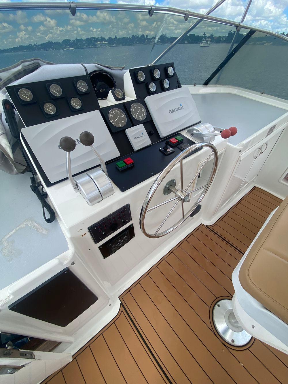 67' 1990 Hatteras 67 Cockpit Motor Yacht