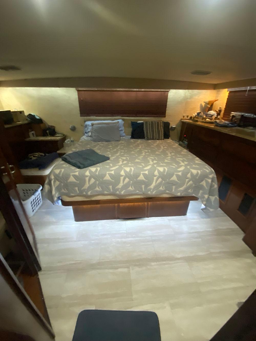 67' 1990 Hatteras 67 Cockpit Motor Yacht