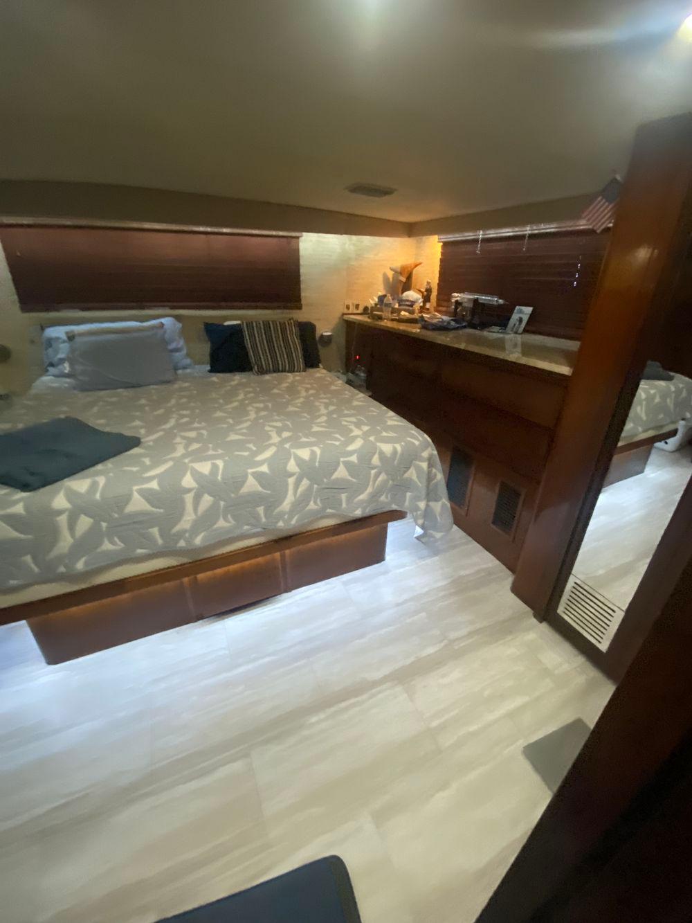 67' 1990 Hatteras 67 Cockpit Motor Yacht