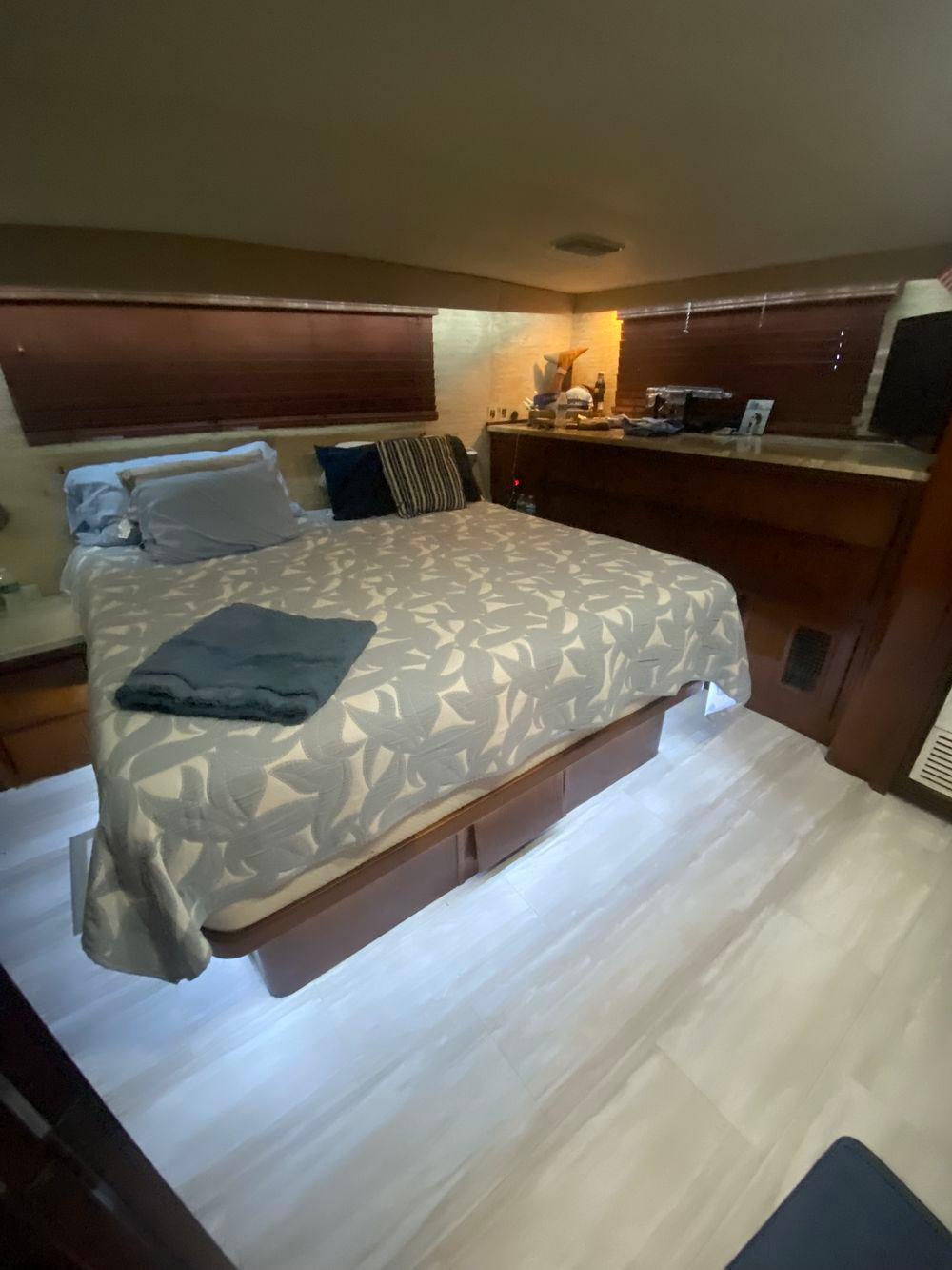 67' 1990 Hatteras 67 Cockpit Motor Yacht