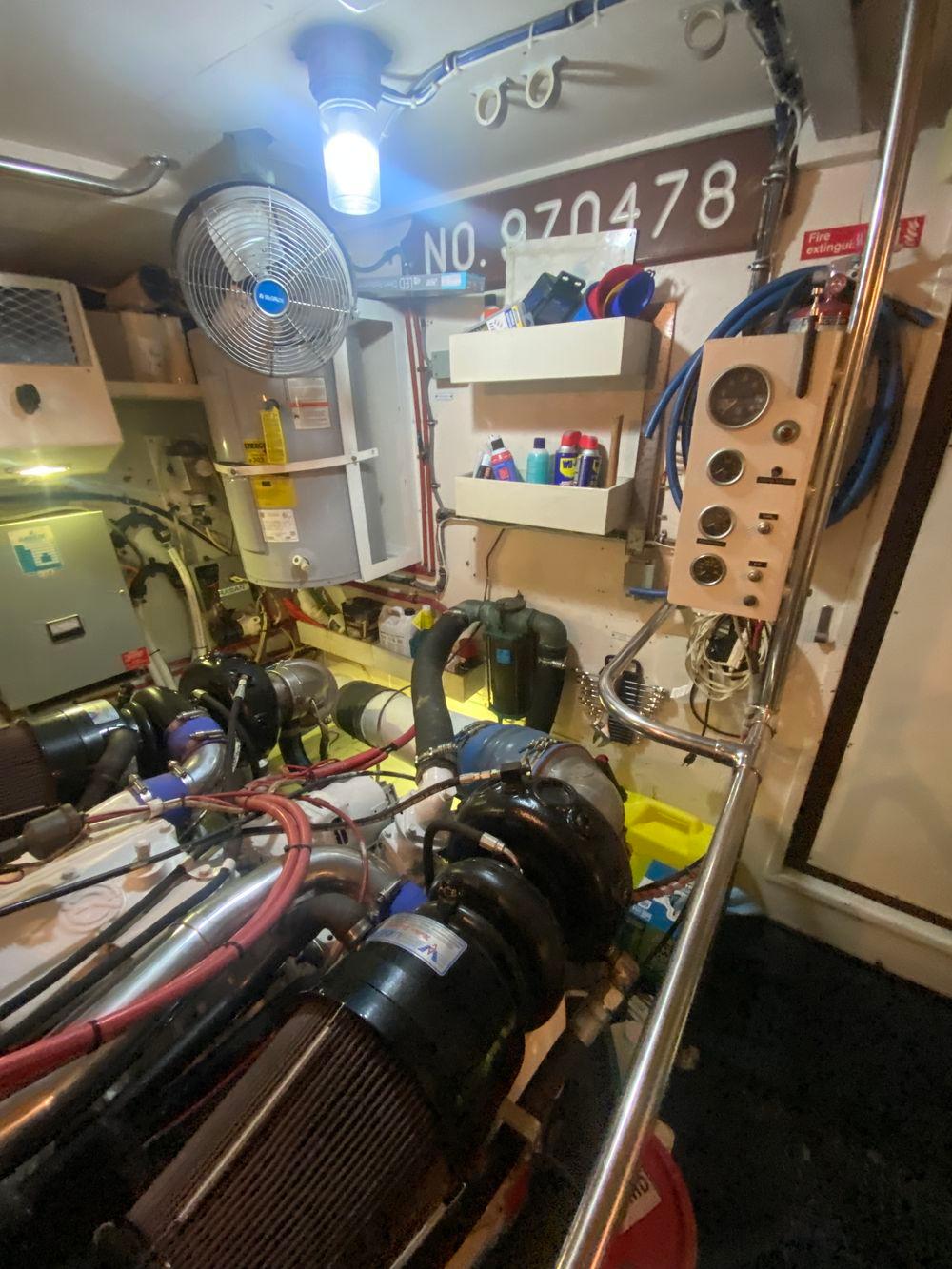 67' 1990 Hatteras 67 Cockpit Motor Yacht