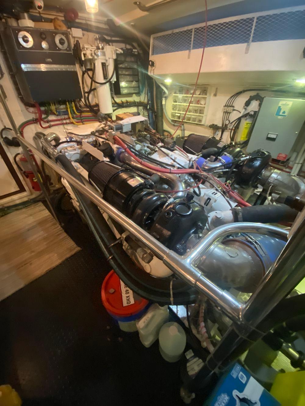 67' 1990 Hatteras 67 Cockpit Motor Yacht