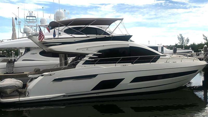 53' 2017 Fairline Squadron