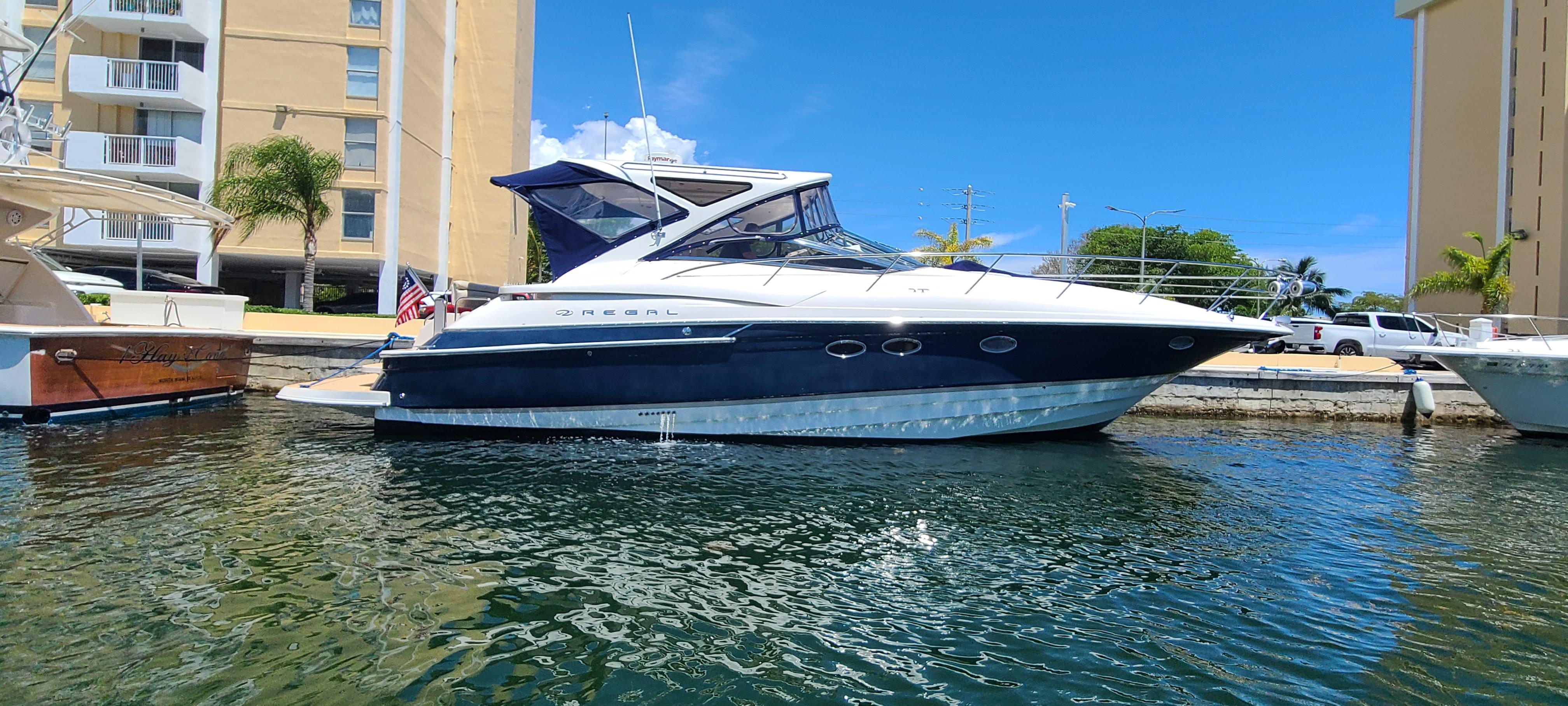 45' 2007 Regal 4460 Commodore