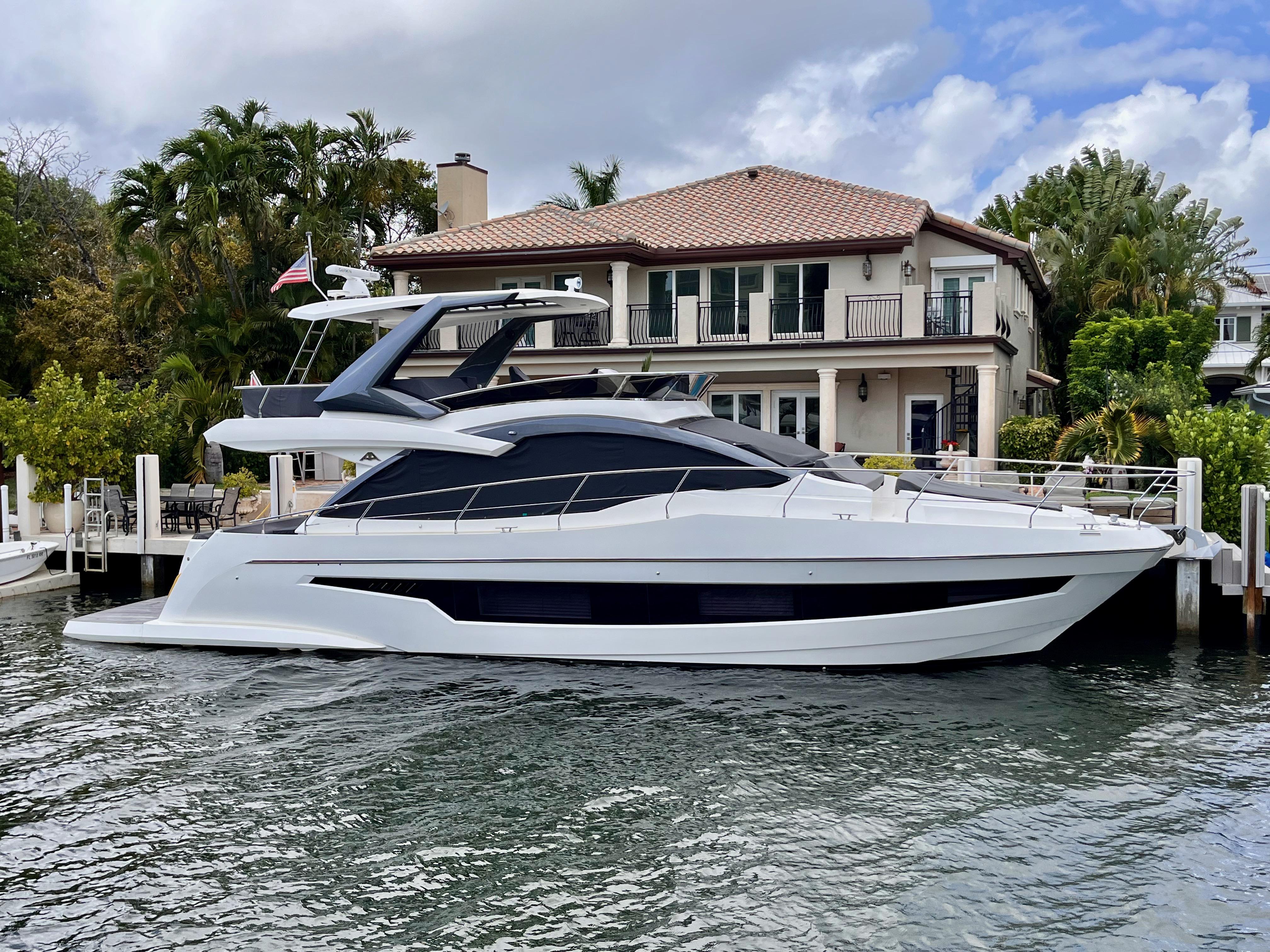 52' 2021 Astondoa Flybridge