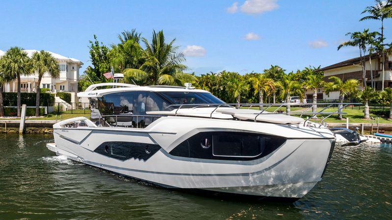 48' 2022 Absolute 48 Coupe