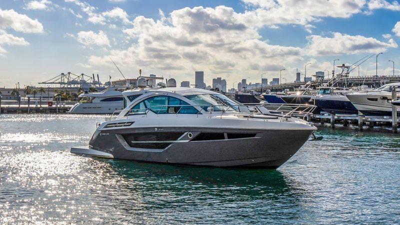 50' 2019 Cruisers Yachts 50 Cantius