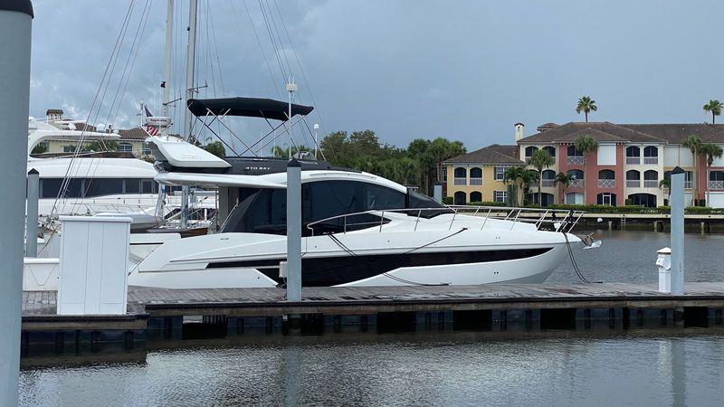 47' 2022 Galeon 470 Skydeck